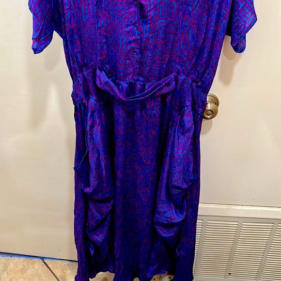 100% Silk quarter length dress - Picture 2 of 5